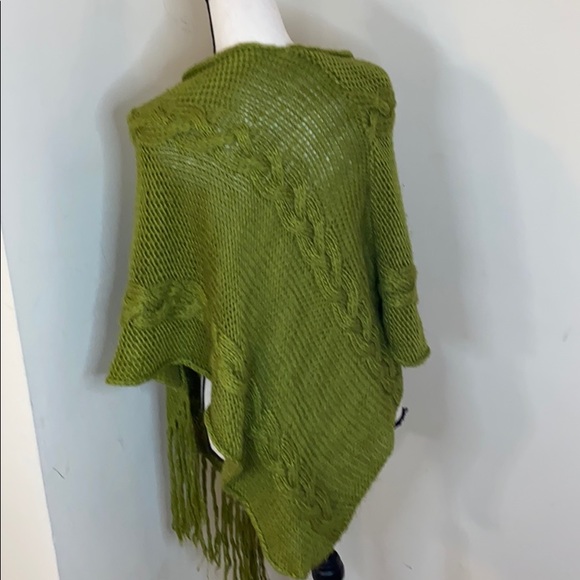 Cozy green poncho - Picture 4 of 4